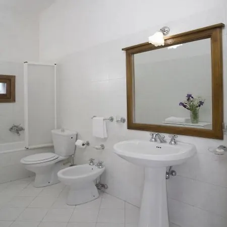 Colognole Sleeps 16 Pool Wifi Vila